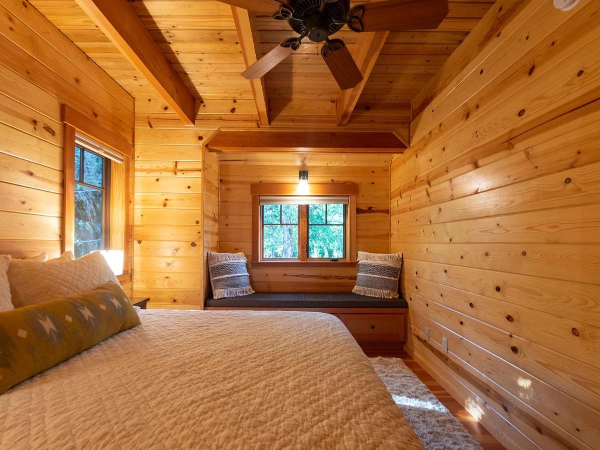 On The River Wooded Bliss Cabin Near Loloma McKenzie Bridge エクステリア 写真