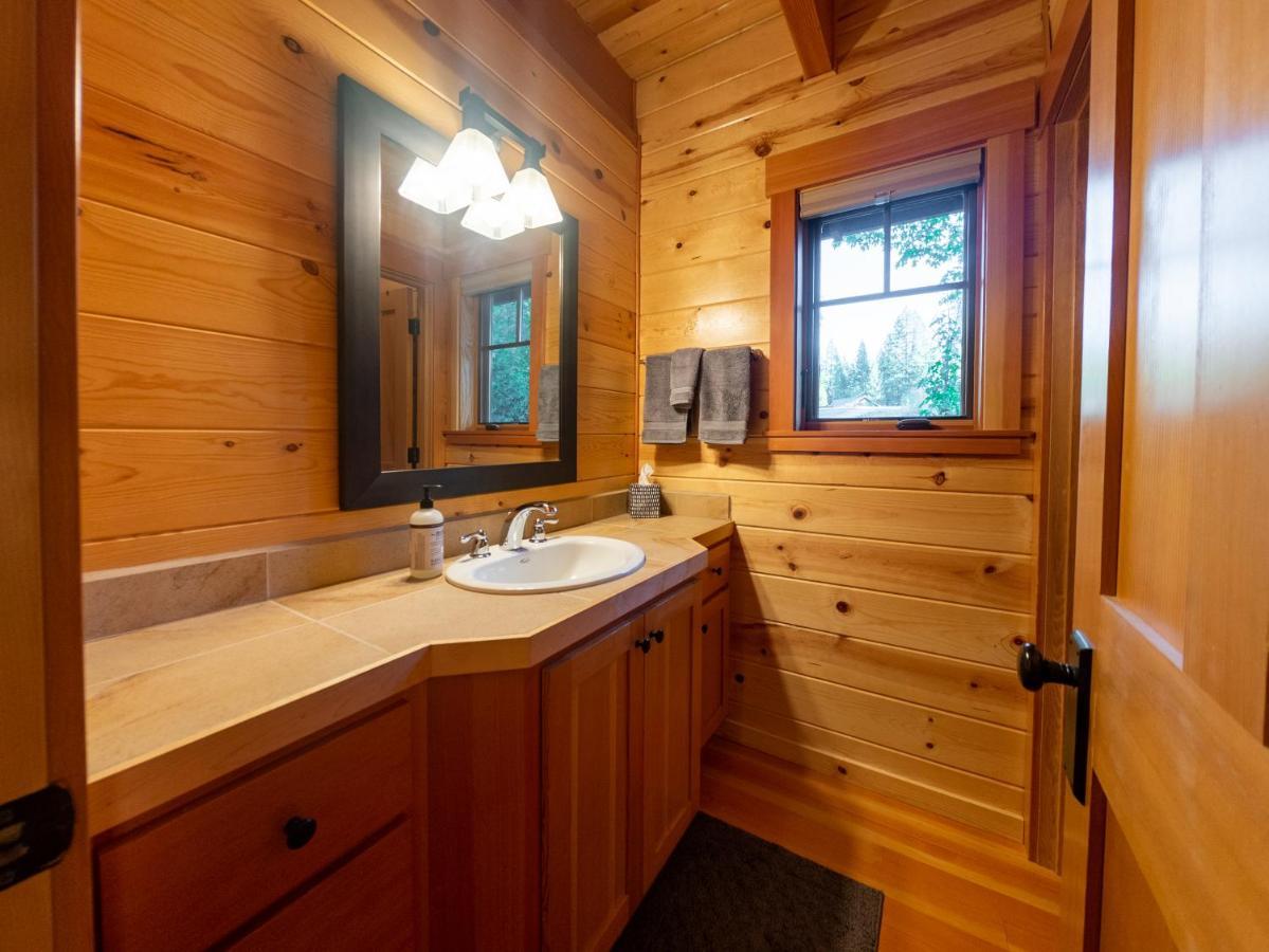 On The River Wooded Bliss Cabin Near Loloma McKenzie Bridge エクステリア 写真