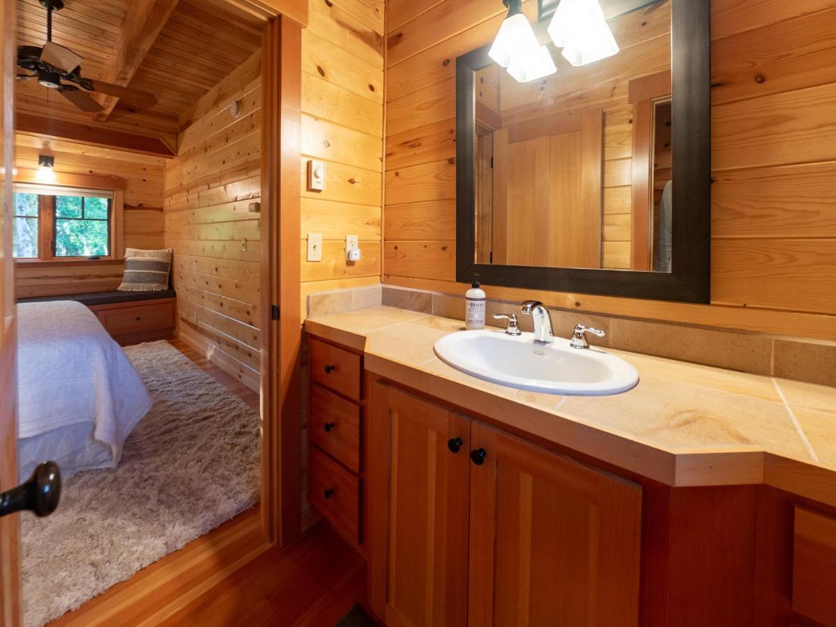 On The River Wooded Bliss Cabin Near Loloma McKenzie Bridge エクステリア 写真